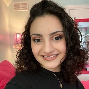 Meet your Posher, Shana